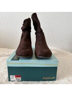 Sophie 17 Slouch Brown Boots Women’s 6M Suede